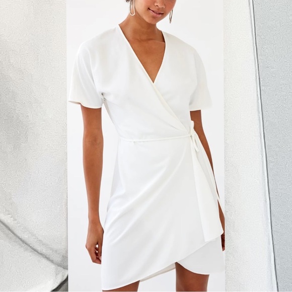 Aritzia wrap dress - Picture 1 of 3